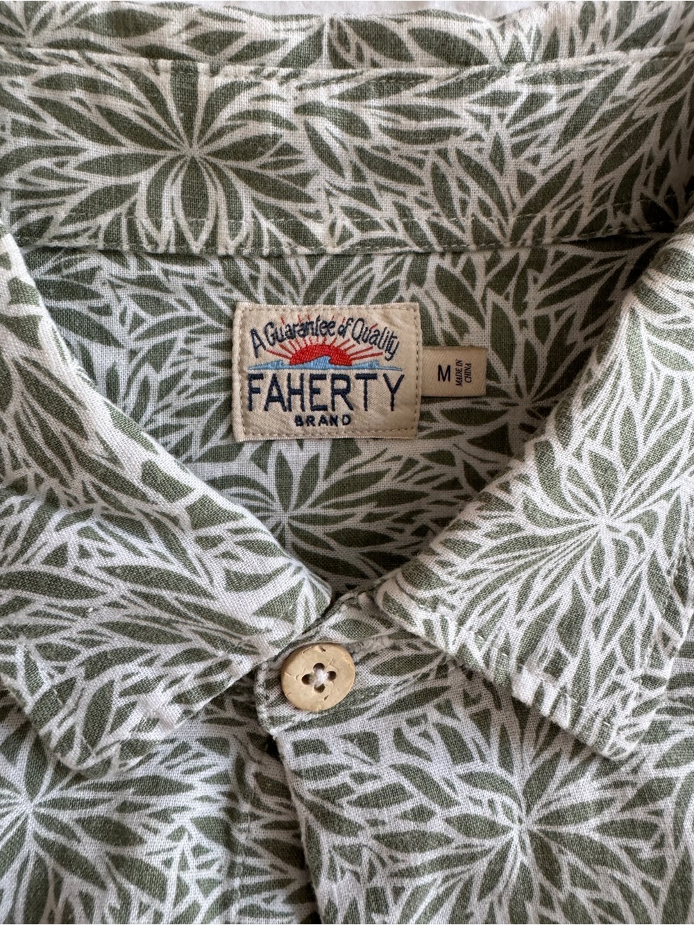 Faherty Olive Green and White Botanical Short-Sleeve Button-Down Shirt